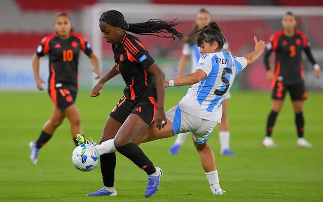 哥伦比亚女足在比赛中获得重要胜利