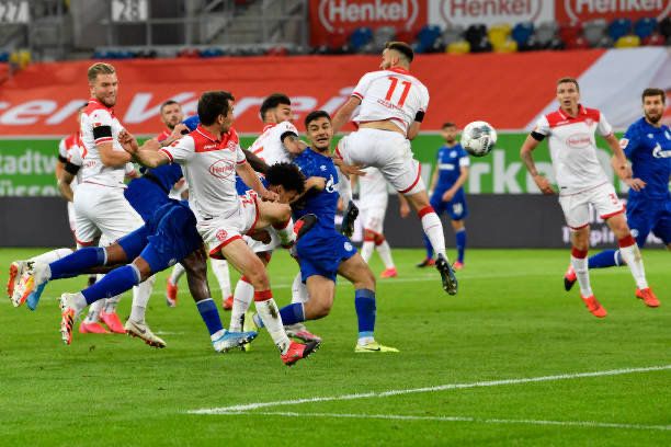 雷火电竞充值-沙尔克客场失利，遭遇连续失利困境的简单介绍