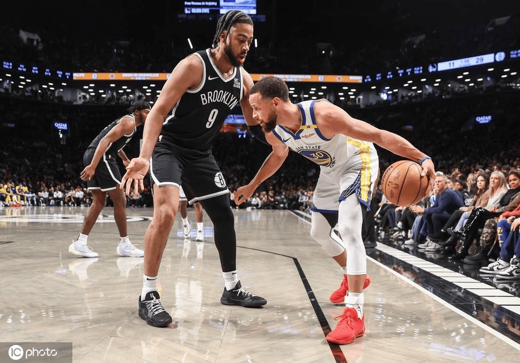 勇士后卫连续砍下+,率队轻松取胜的简单介绍 勇士后卫连续砍下+,率队轻松取胜的简单介绍