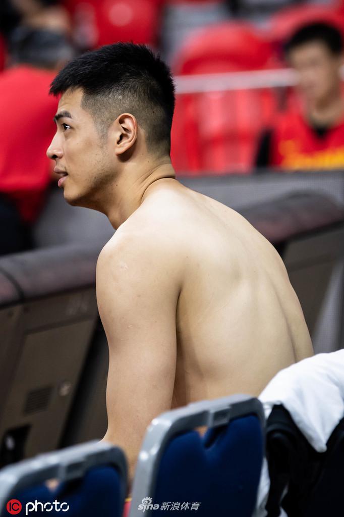 方硕郭艾伦周鹏援军冲坚破壁中国男篮晋级半决赛