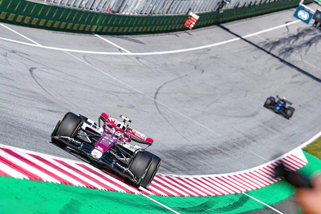 梅赛德斯完胜红牛二队，周冠宇关键制胜