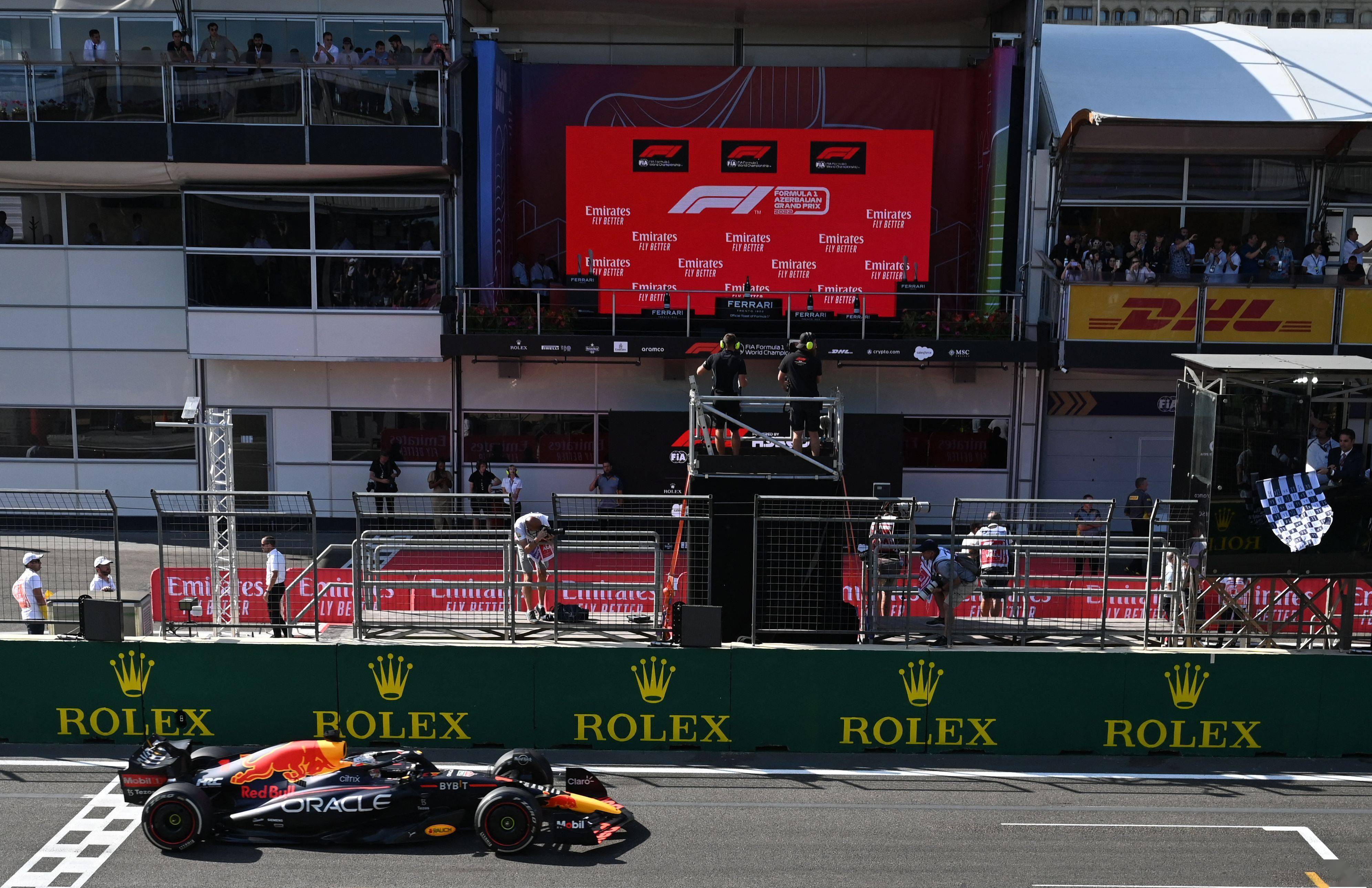 雷火电竞网站-阿斯顿马丁碾压梅赛德斯，佩雷兹关键制胜