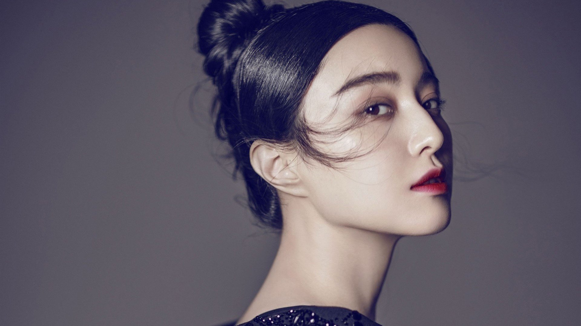 雷火电竞官网-波本与蓝调，当牙买加的黑马从海布里带走火种，本泽马在2026的雨夜雕刻时光